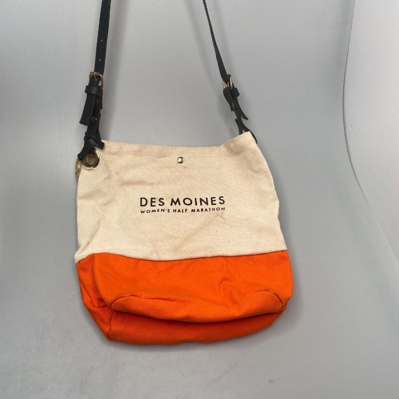 Courageous Women's DSM Half Marathon Shoulder Tote Bag with Pouch Accessory - Picture 3 of 13